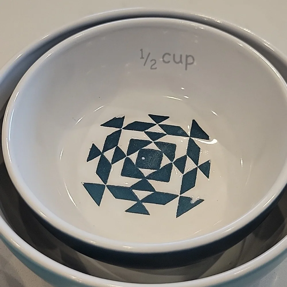 Missouri Star Quilt CO Measuring Bowl Set.